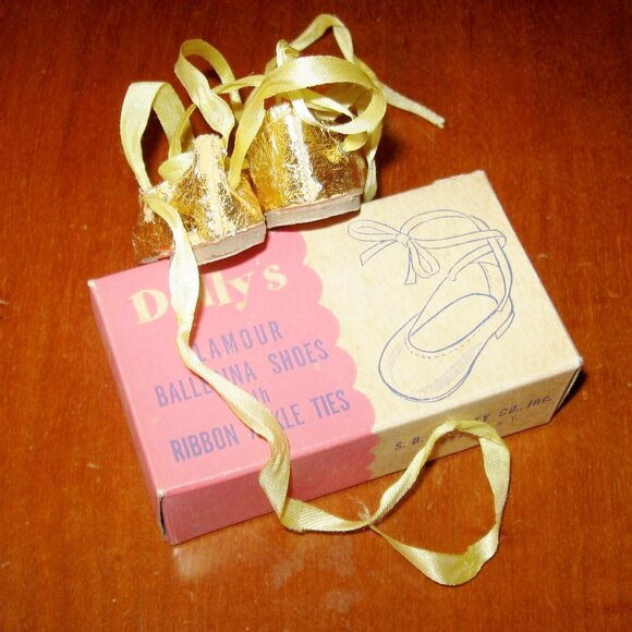 Vintage Dolly's Gold Slippers w Original Box Finest Doll Shoes Accessory - Picture 10 of 16